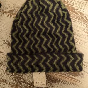 Free people beanie 100% Chinlon
